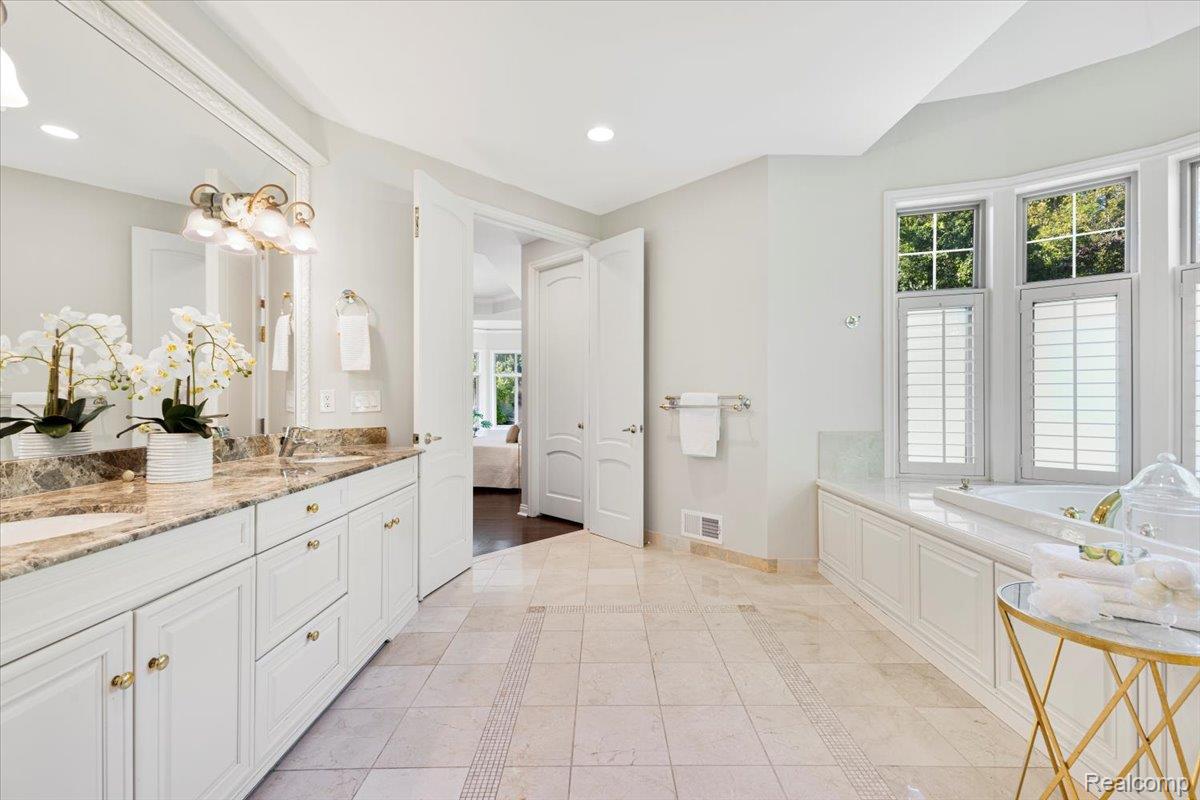 Rochester, Michigan, 48306, United States, 5 Bedrooms Bedrooms, ,6 BathroomsBathrooms,Residential,Active,2017103