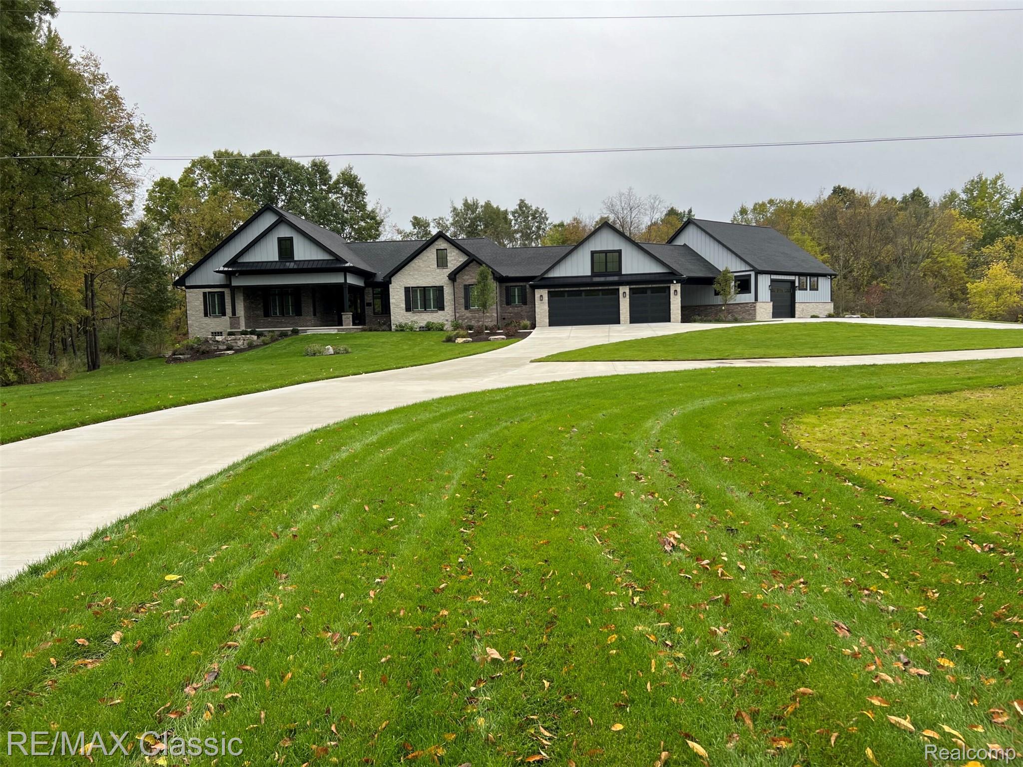 Milford, Michigan, 48381, United States, 4 Bedrooms Bedrooms, ,4 BathroomsBathrooms,Residential,Active,1893262