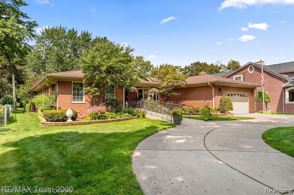 Dearbornheights, Michigan, 48127, United States, 4 Bedrooms Bedrooms, ,5 BathroomsBathrooms,Residential,Active,2000218