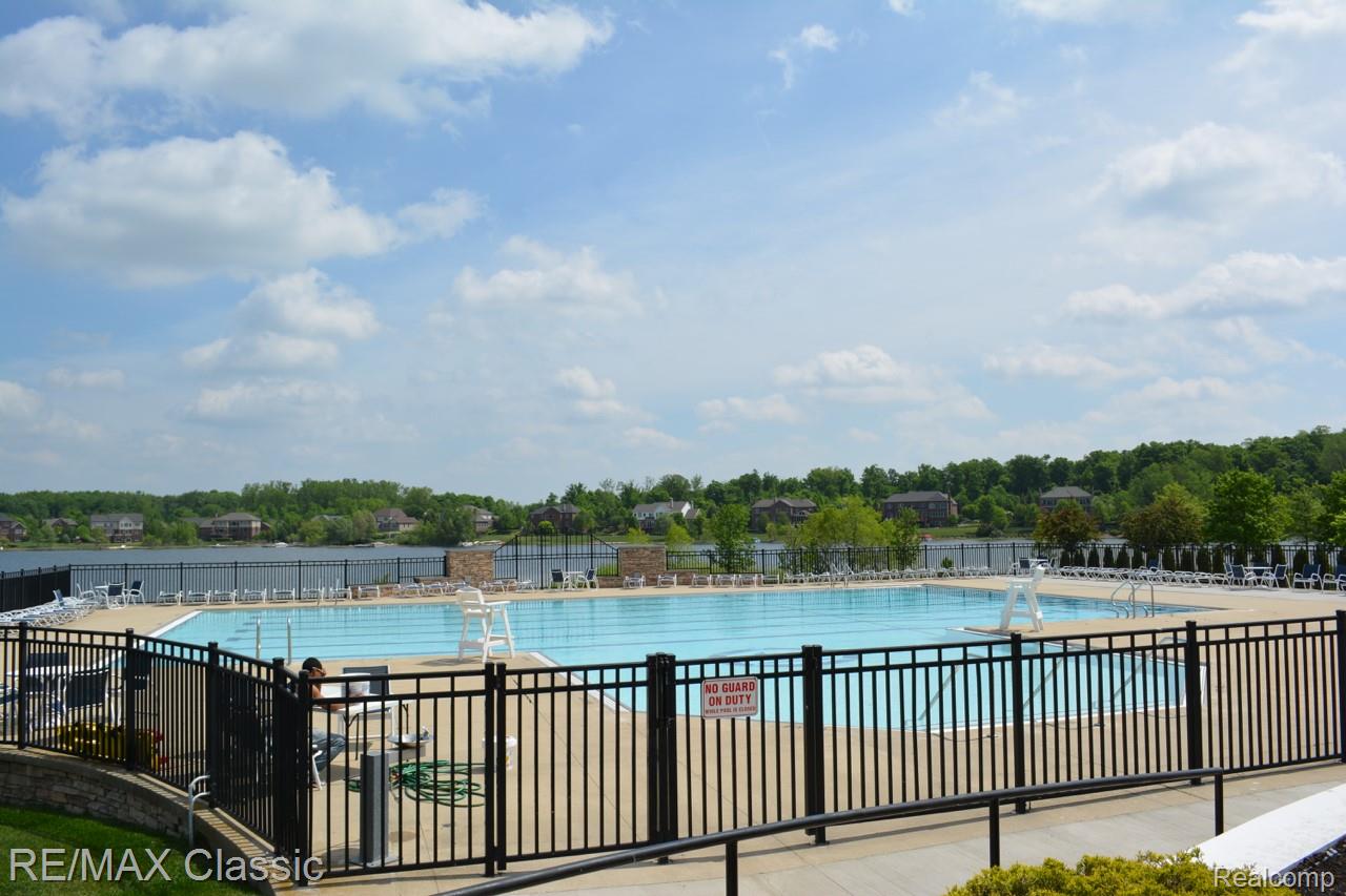 Novi, Michigan, 48374, United States, 5 Bedrooms Bedrooms, ,5 BathroomsBathrooms,Residential,Pending,2052115
