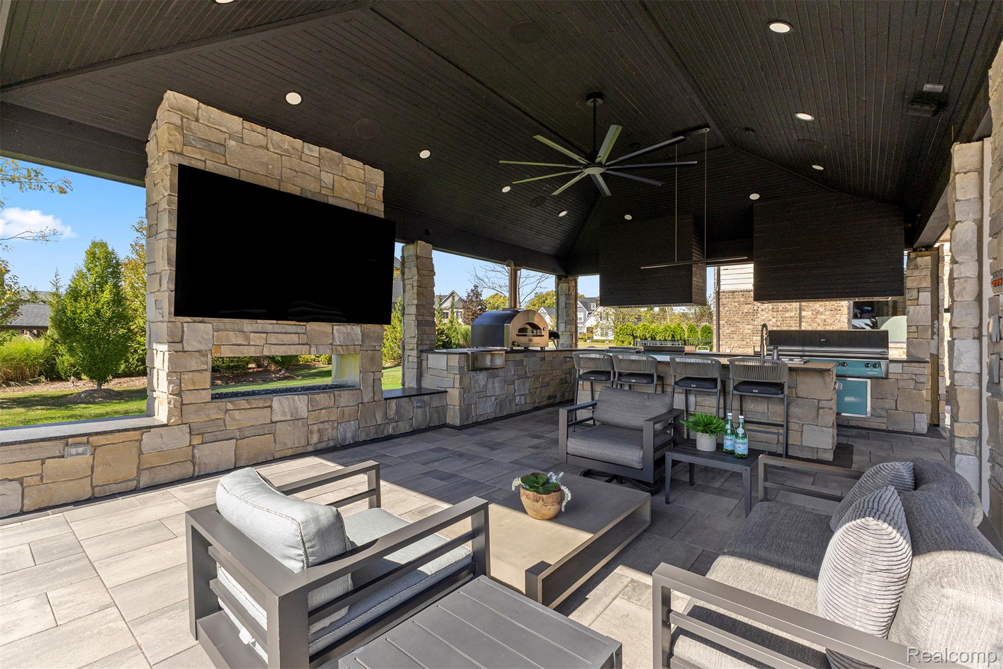 Northville, Michigan, 48168, United States, 5 Bedrooms Bedrooms, ,7 BathroomsBathrooms,Residential,Active,1960117