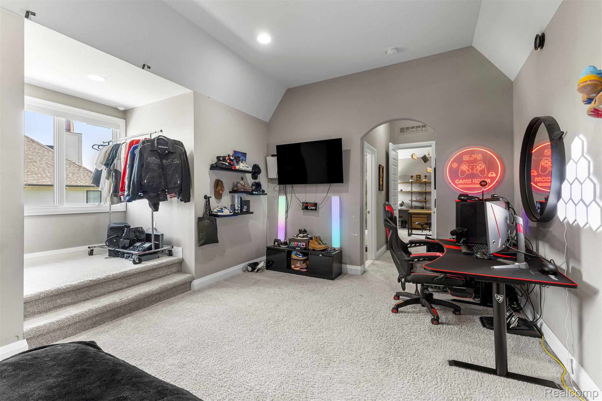 Northville, Michigan, 48168, United States, 5 Bedrooms Bedrooms, ,7 BathroomsBathrooms,Residential,Active,1960117