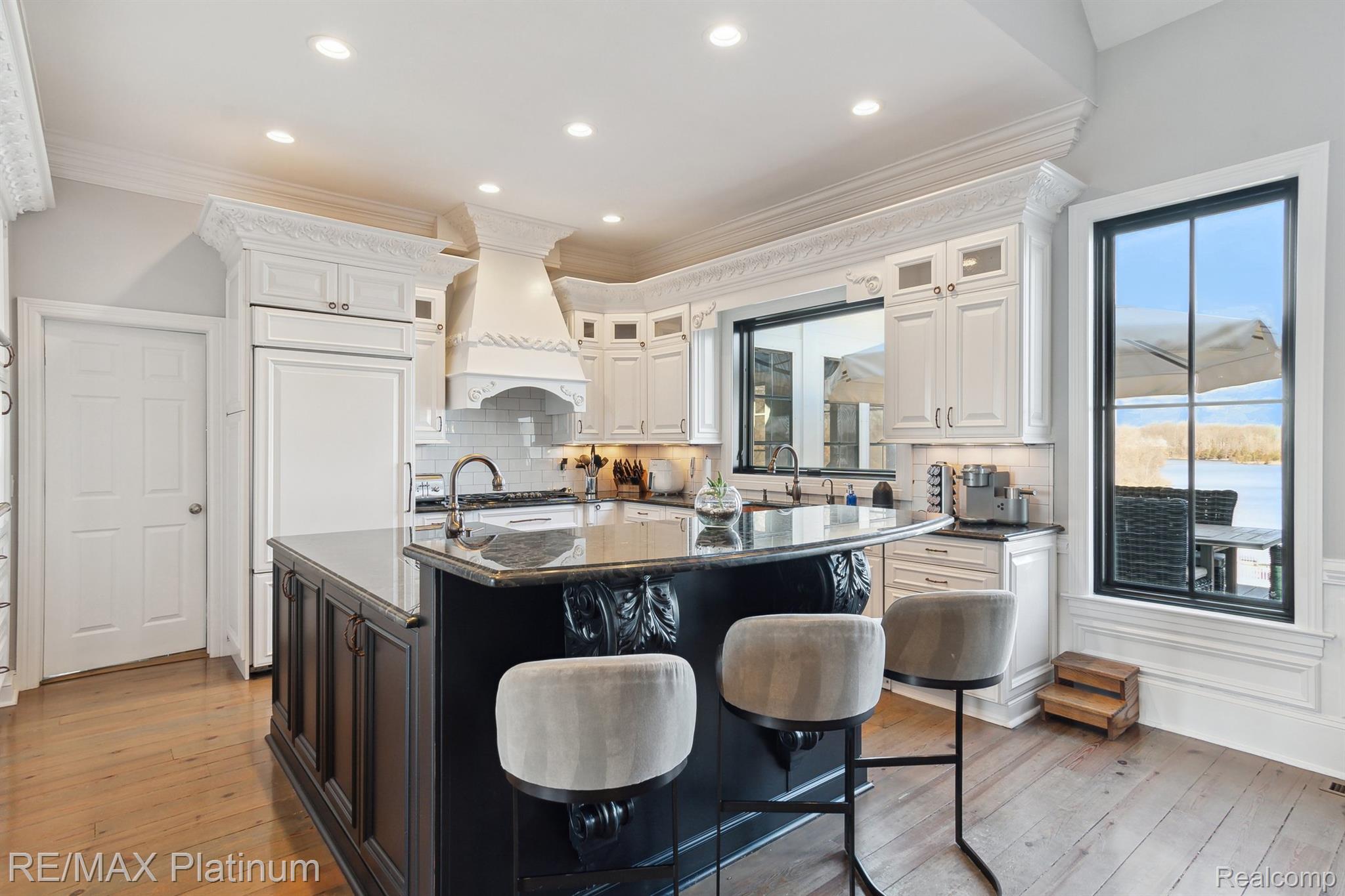 Pinckney, Michigan, 48169, United States, 5 Bedrooms Bedrooms, ,7 BathroomsBathrooms,Residential,Active,2014605