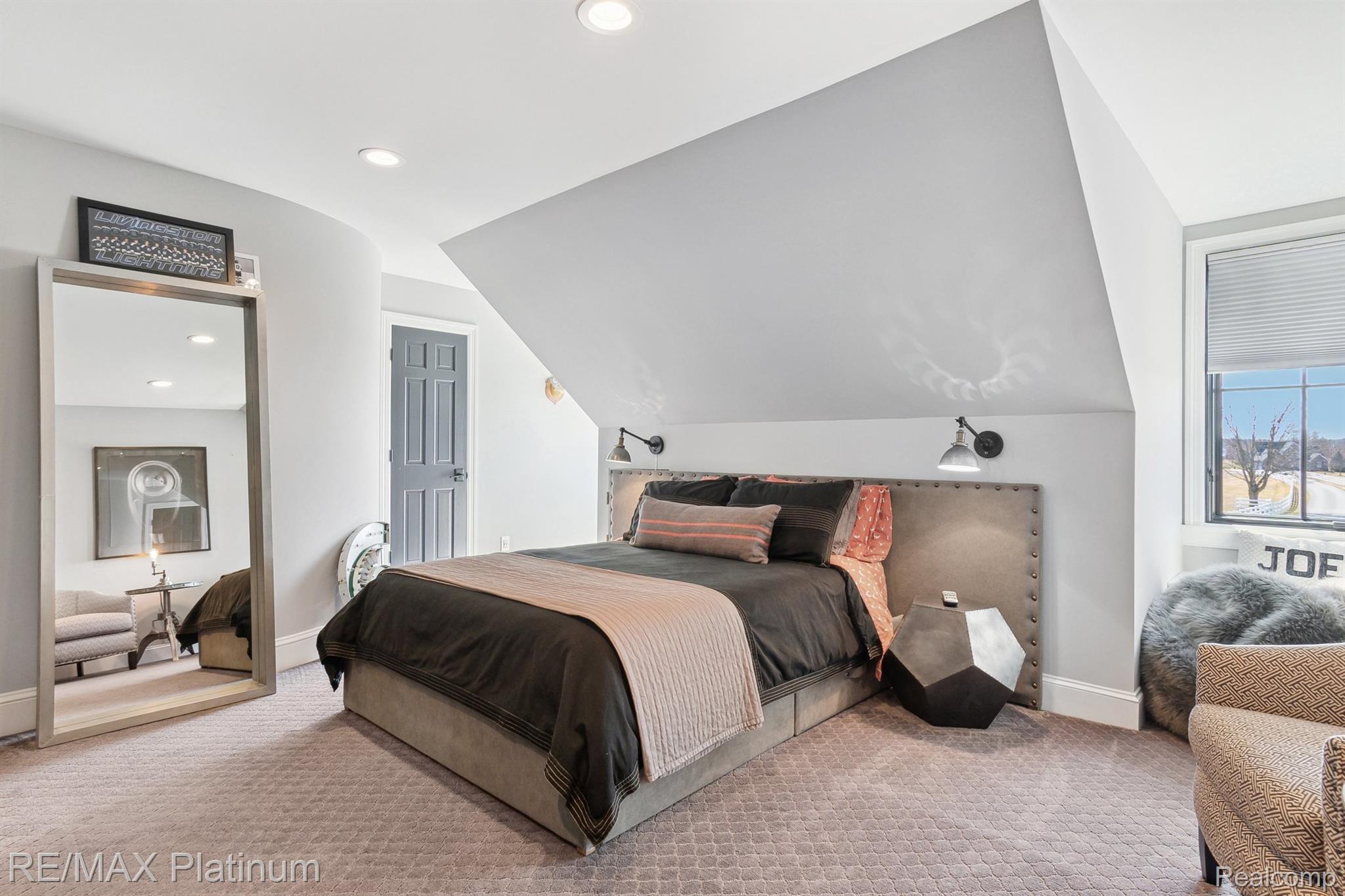 Pinckney, Michigan, 48169, United States, 5 Bedrooms Bedrooms, ,7 BathroomsBathrooms,Residential,Active,2014605