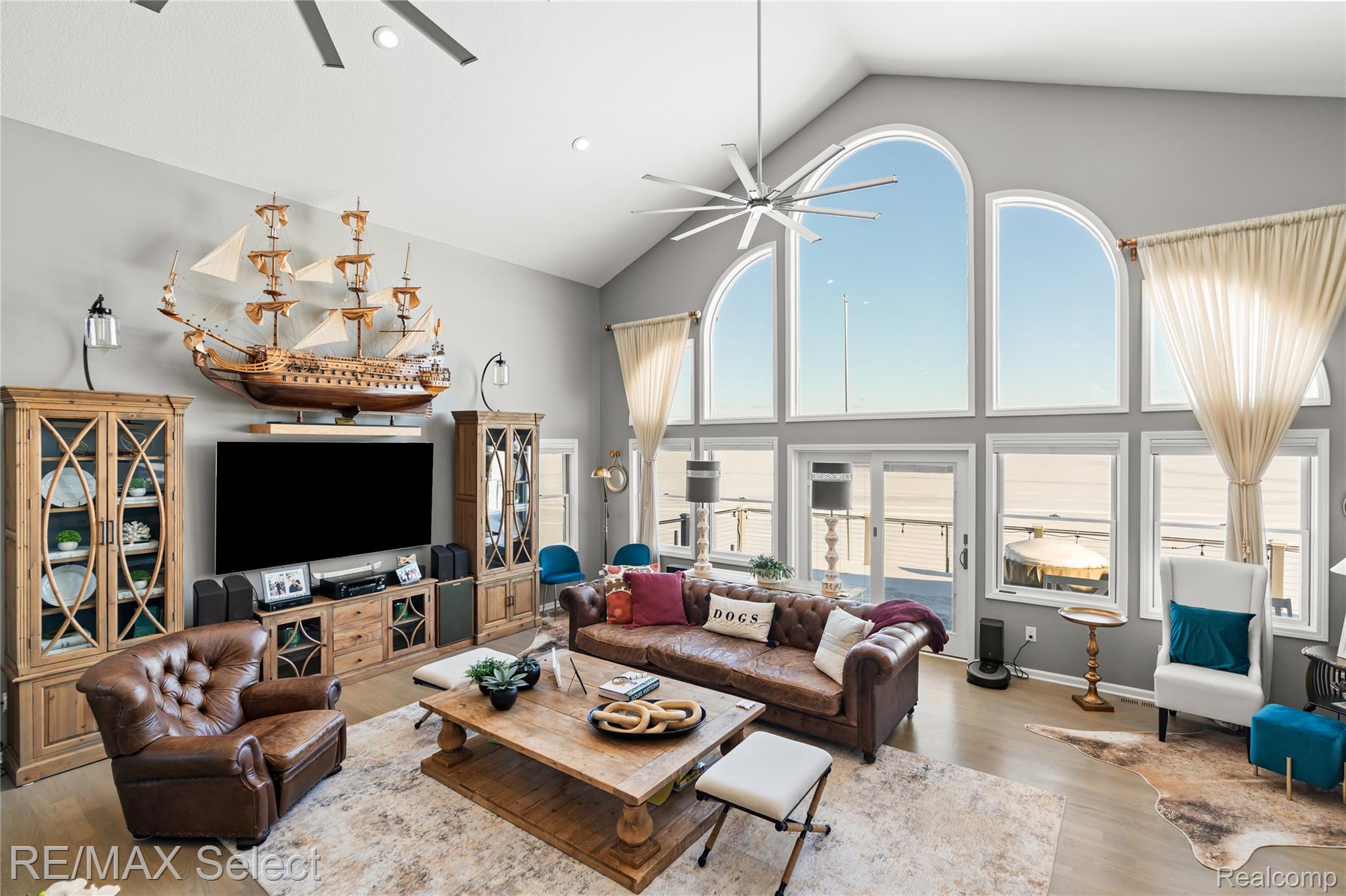 Fenton, Michigan, 48430, United States, 4 Bedrooms Bedrooms, ,5 BathroomsBathrooms,Residential,Active,2016693