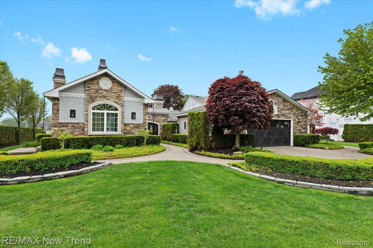 Walledlake, Michigan, 48390, United States, 4 Bedrooms Bedrooms, ,4 BathroomsBathrooms,Residential,Pending,1904161