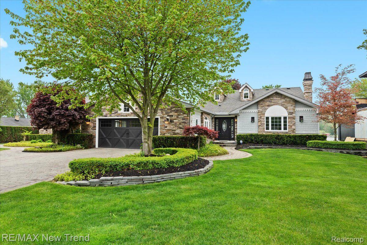 Walledlake, Michigan, 48390, United States, 4 Bedrooms Bedrooms, ,4 BathroomsBathrooms,Residential,Pending,1904161