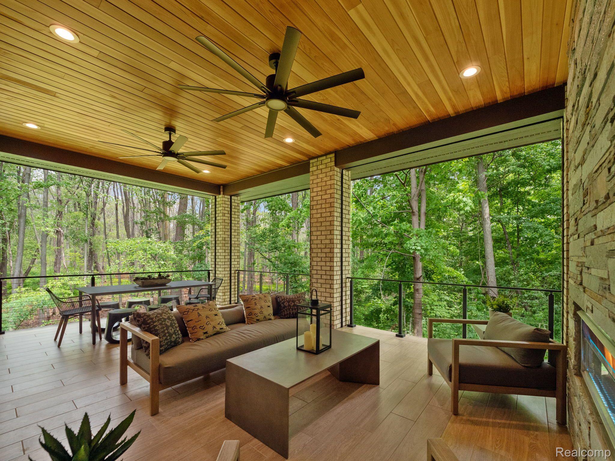 Orchardlake, Michigan, 48323, United States, ,4 BathroomsBathrooms,Residential,Pending,1850633