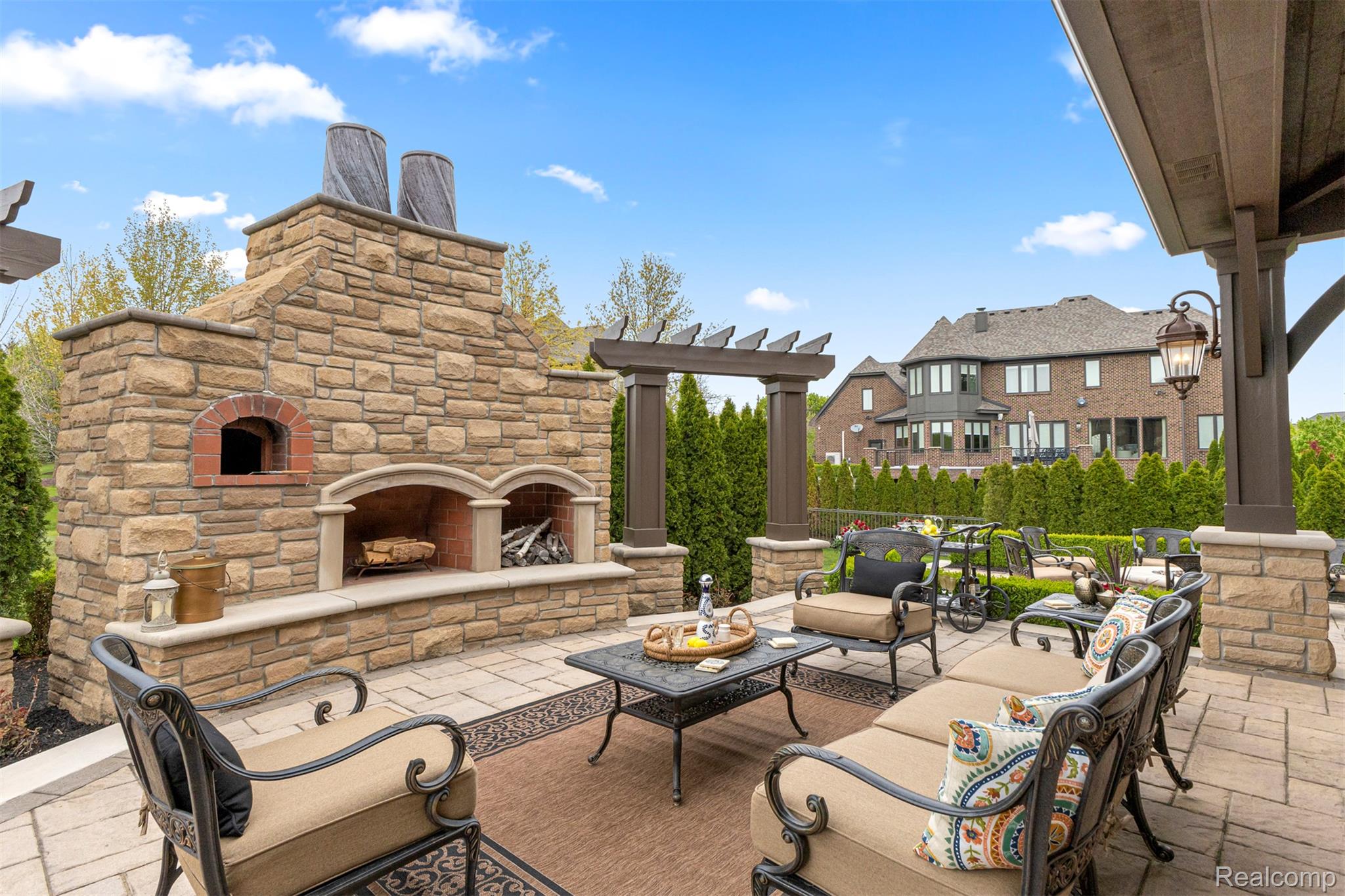Northville, Michigan, 48167, United States, 4 Bedrooms Bedrooms, ,4 BathroomsBathrooms,Residential,Active,2052116