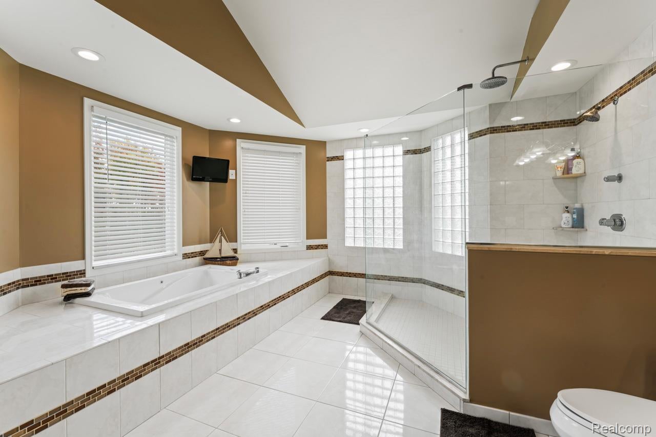 Linden, Michigan, 48451, United States, 5 Bedrooms Bedrooms, ,6 BathroomsBathrooms,Residential,Active,1959969