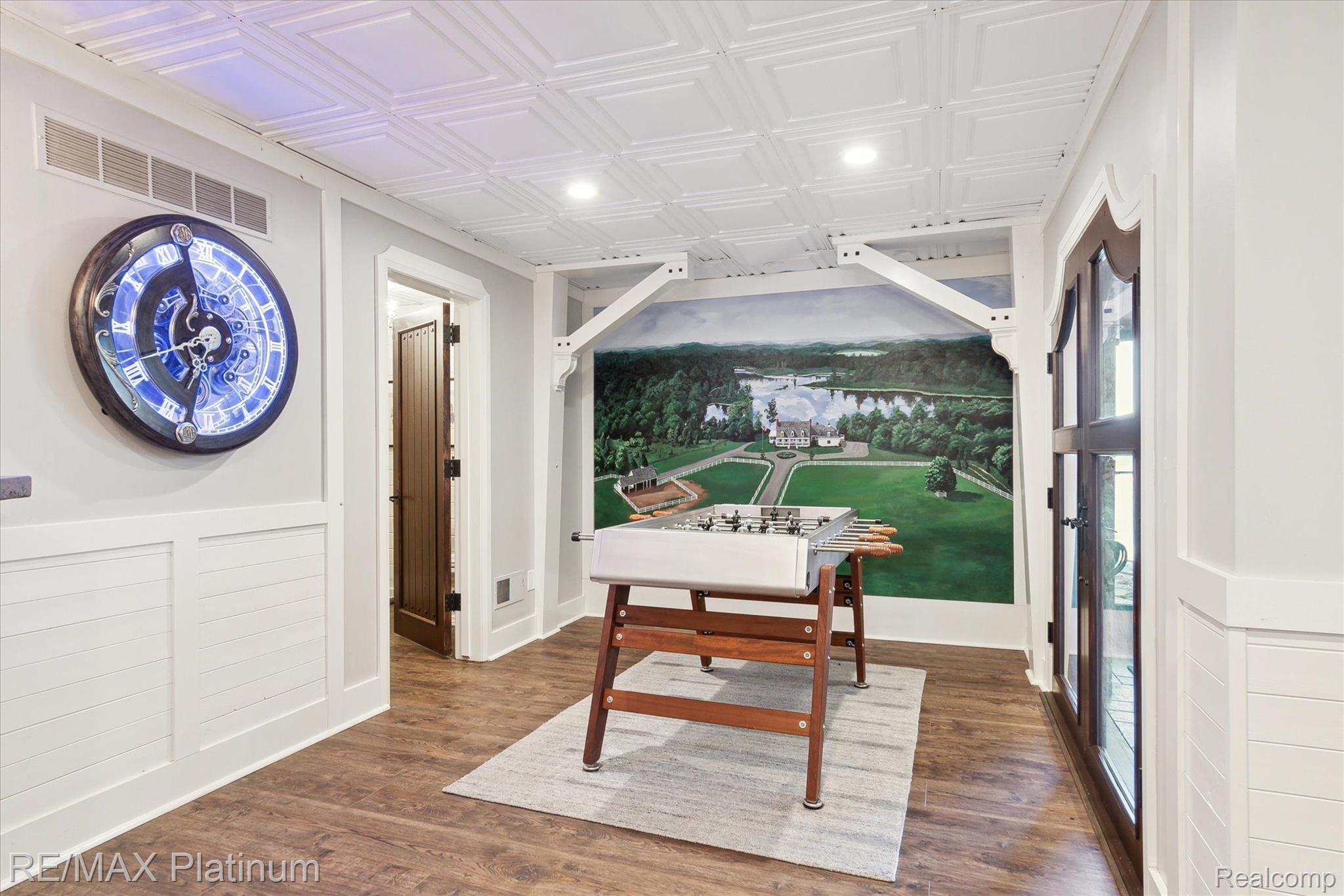 Pinckney, Michigan, 48169, United States, 5 Bedrooms Bedrooms, ,7 BathroomsBathrooms,Residential,Active,1756437