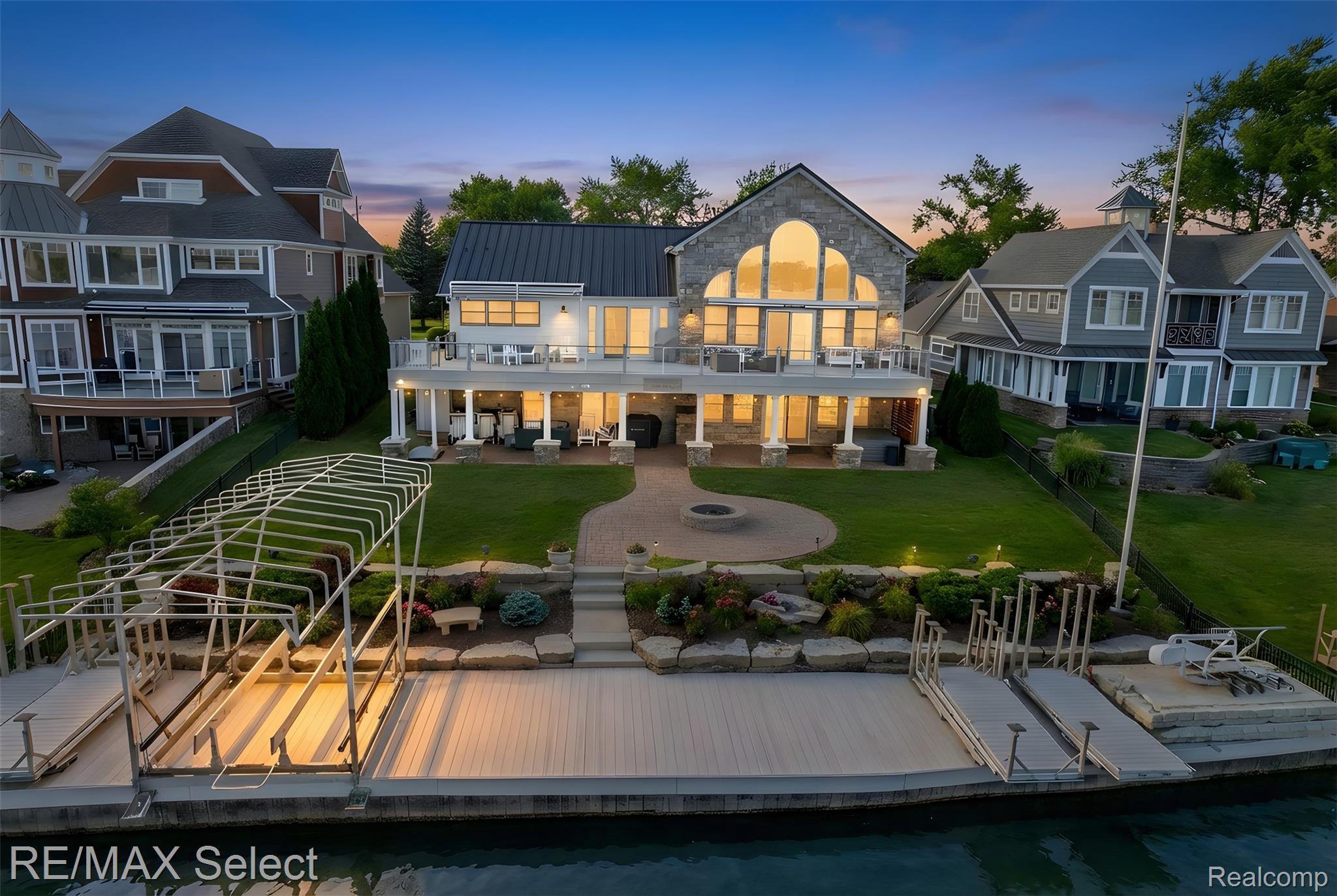 Fenton, Michigan, 48430, United States, 4 Bedrooms Bedrooms, ,5 BathroomsBathrooms,Residential,Active,2016693