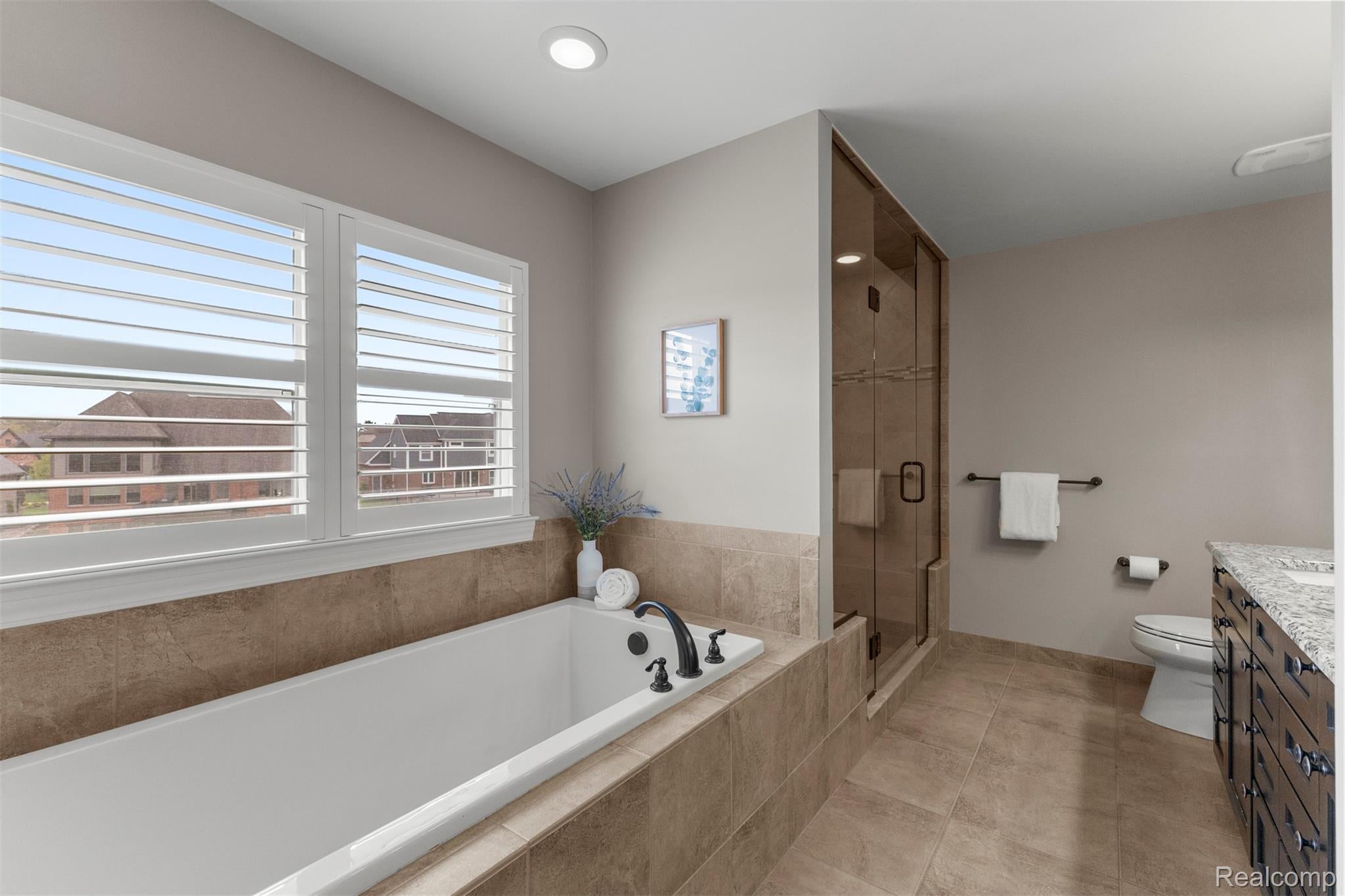 Southlyon, Michigan, 48178, United States, 4 Bedrooms Bedrooms, ,5 BathroomsBathrooms,Residential,Active,2045027