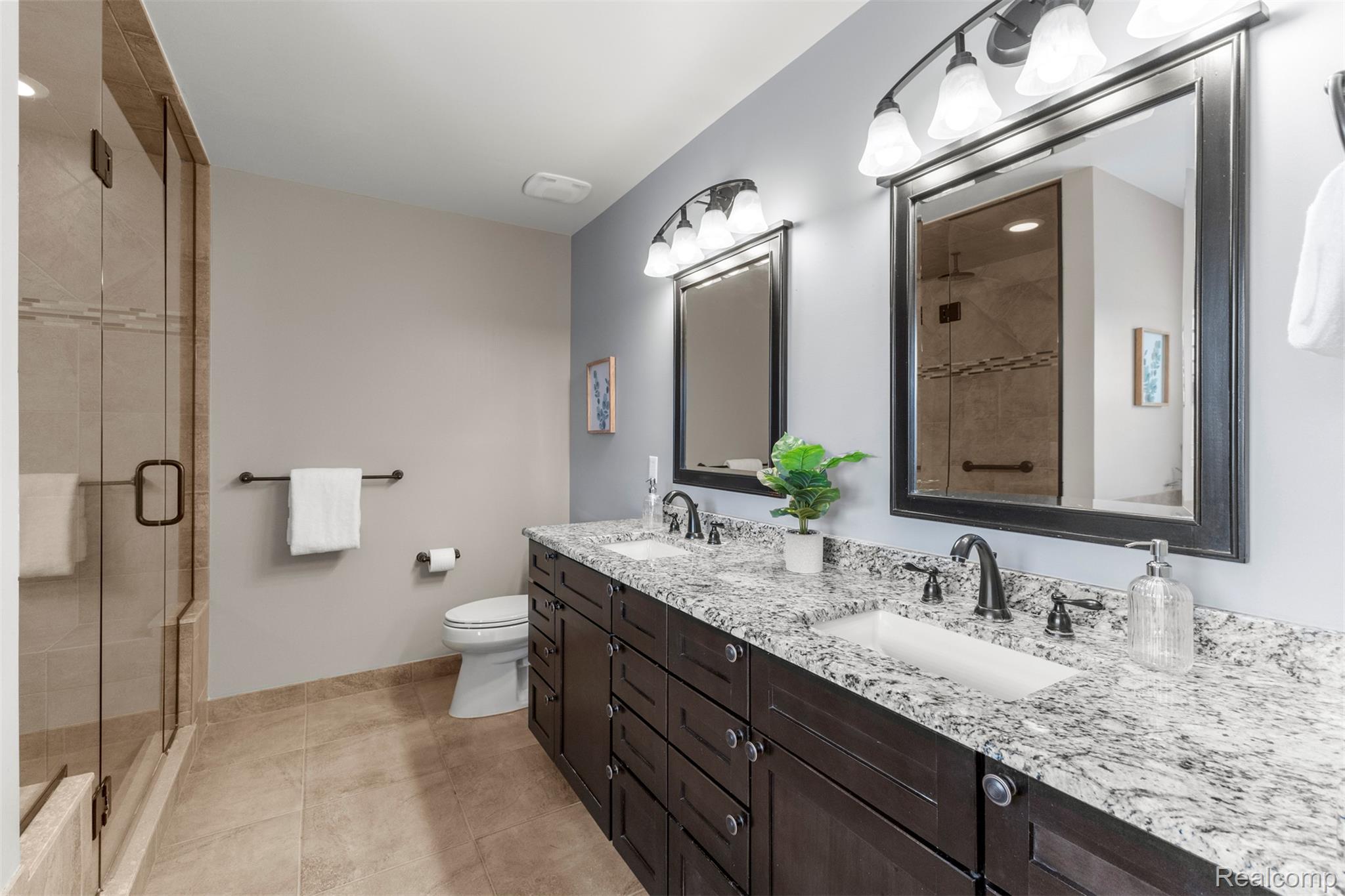 Southlyon, Michigan, 48178, United States, 4 Bedrooms Bedrooms, ,5 BathroomsBathrooms,Residential,Active,2045027