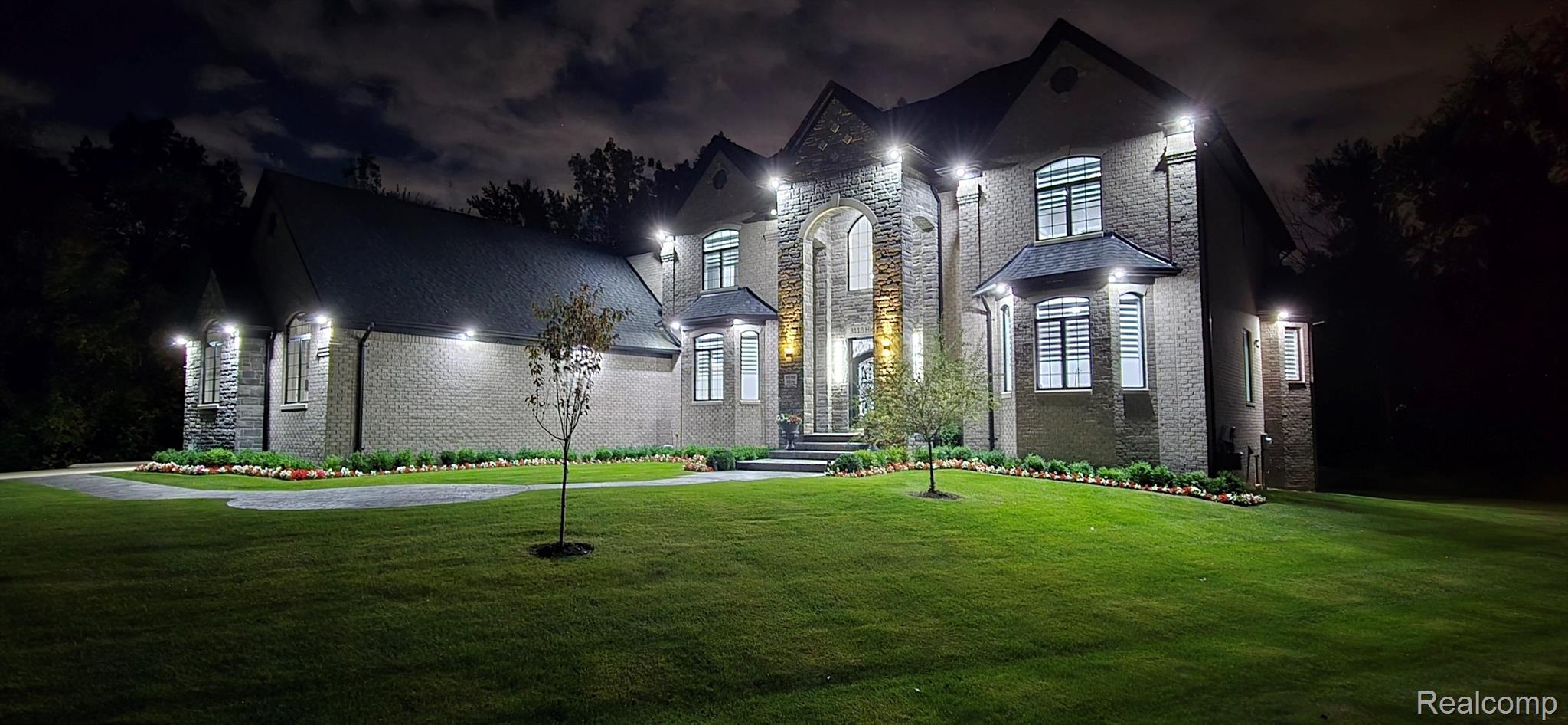 Rochesterhills, Michigan, 48307, United States, 4 Bedrooms Bedrooms, ,5 BathroomsBathrooms,Residential,Active,1962188