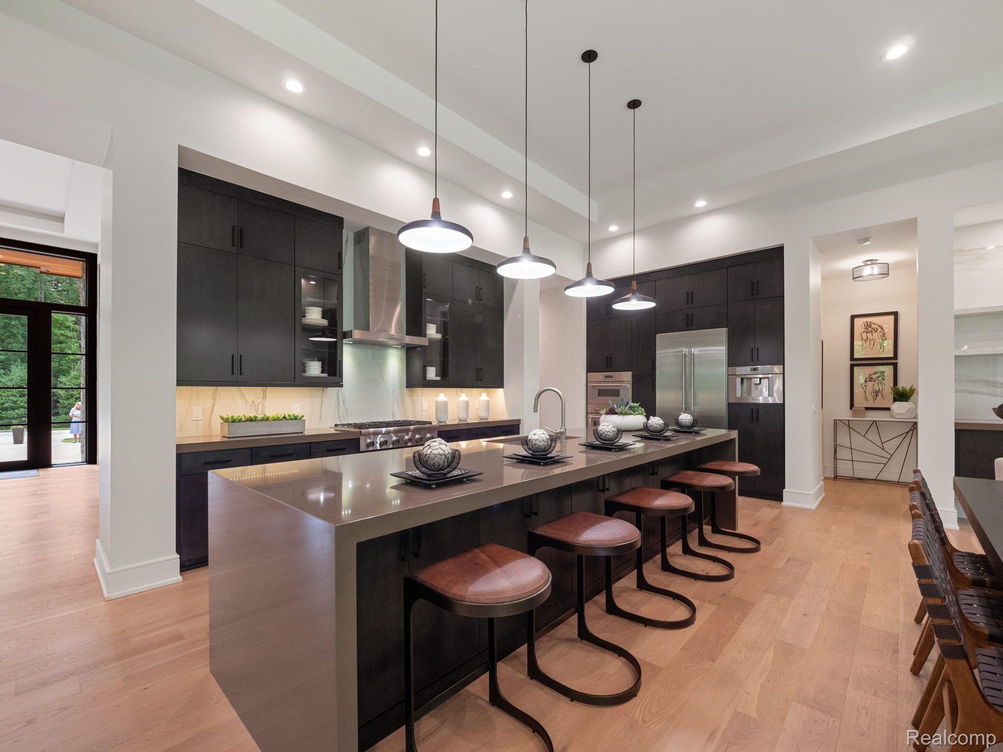 Orchardlake, Michigan, 48323, United States, ,4 BathroomsBathrooms,Residential,Pending,1850633