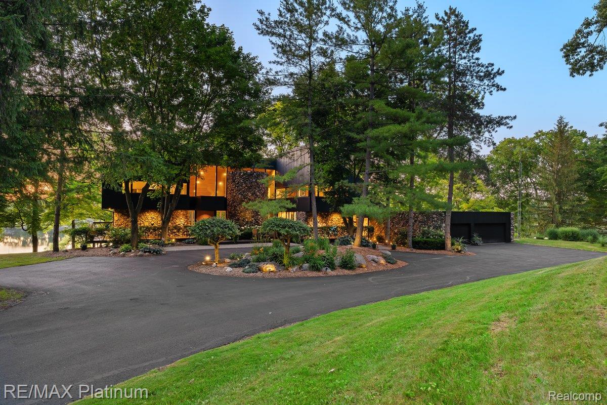 Howell, Michigan, 48843, United States, 4 Bedrooms Bedrooms, ,6 BathroomsBathrooms,Residential,Active,1973360