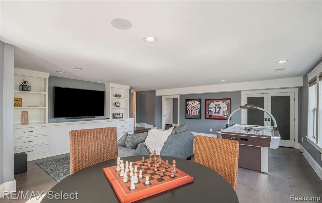 Fenton, Michigan, 48430, United States, 4 Bedrooms Bedrooms, ,4 BathroomsBathrooms,Residential,Active,2015817