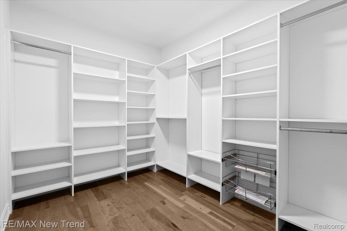 Farmingtonhills, Michigan, 48336, United States, 5 Bedrooms Bedrooms, ,5 BathroomsBathrooms,Residential,Active,1987268