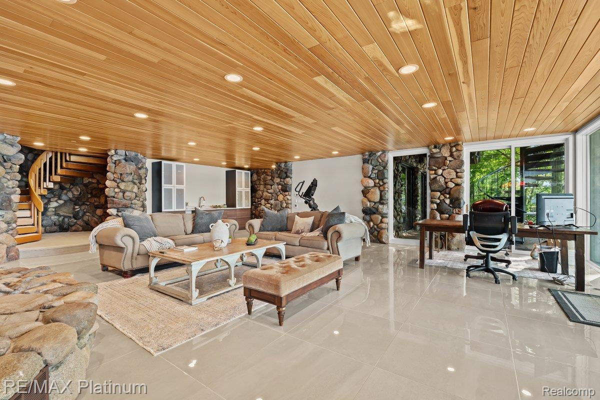 Howell, Michigan, 48843, United States, 4 Bedrooms Bedrooms, ,6 BathroomsBathrooms,Residential,Active,1973360