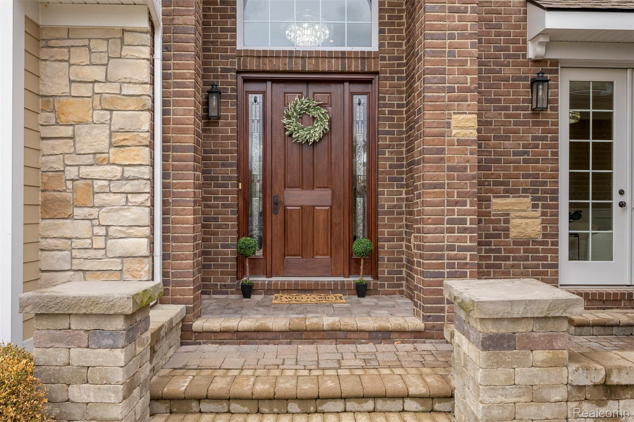 Southlyon, Michigan, 48178, United States, 4 Bedrooms Bedrooms, ,5 BathroomsBathrooms,Residential,Active,2045027