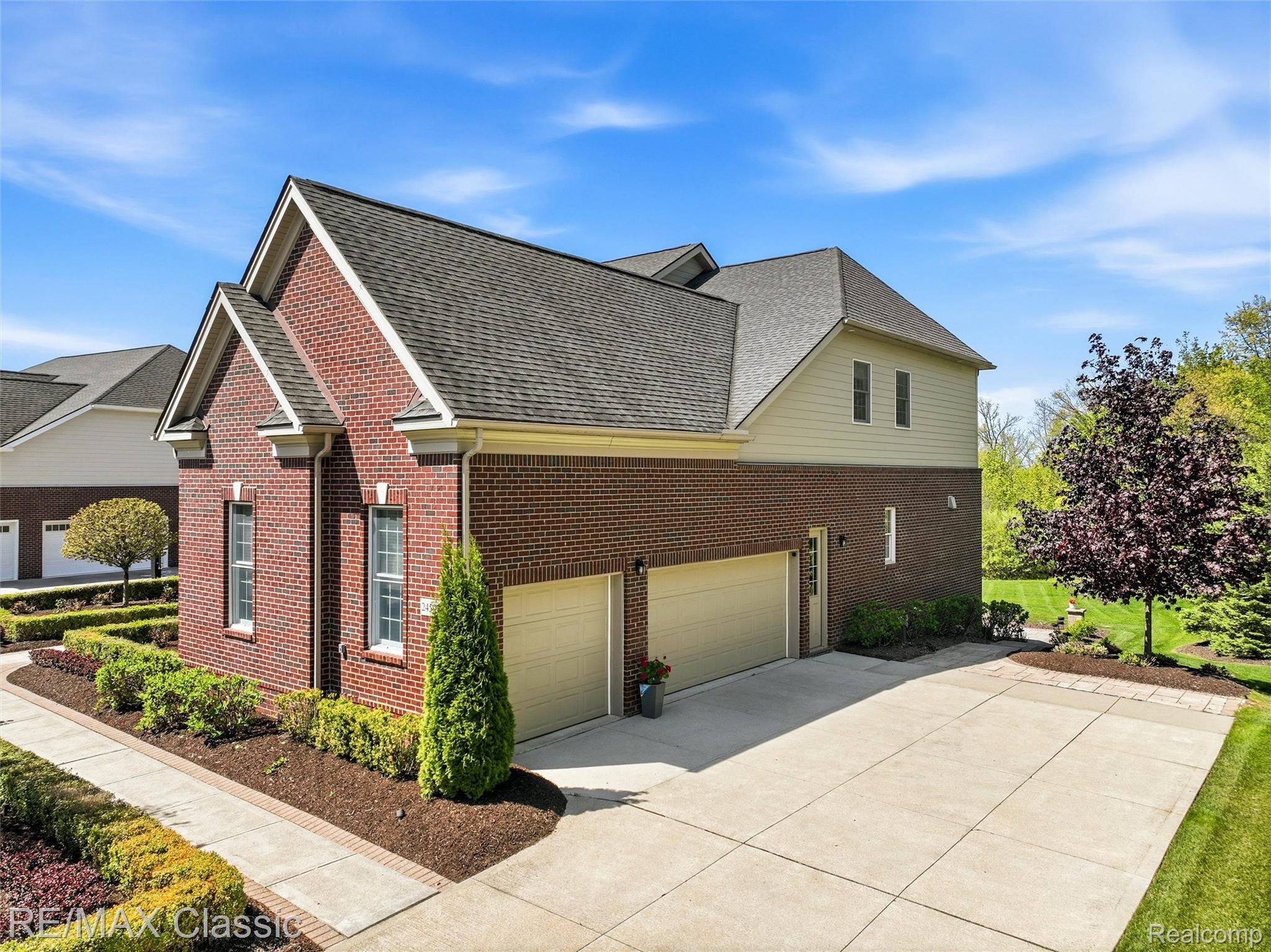 Novi, Michigan, 48374, United States, 5 Bedrooms Bedrooms, ,5 BathroomsBathrooms,Residential,Pending,2052115