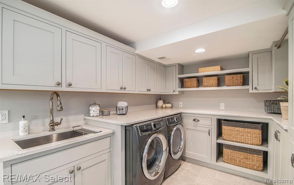 Fenton, Michigan, 48430, United States, 4 Bedrooms Bedrooms, ,4 BathroomsBathrooms,Residential,Active,2015817