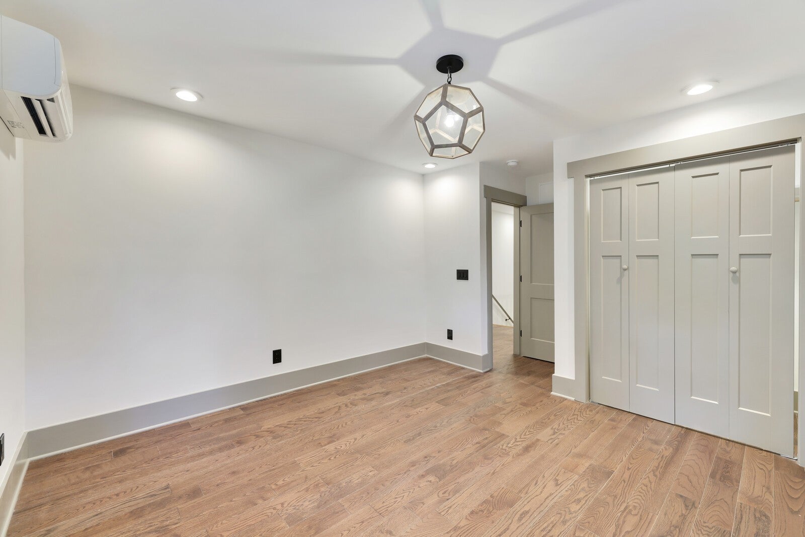 Nashville, Tennessee, 37206, United States, 4 Bedrooms Bedrooms, ,4 BathroomsBathrooms,Residential,Active,1953279