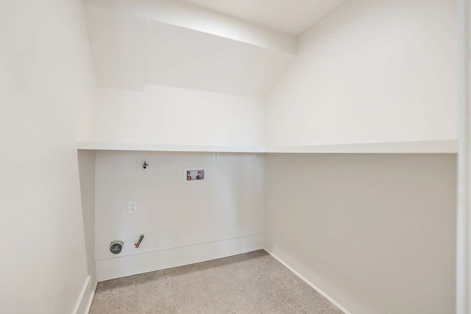 Hendersonville, Tennessee, 37075, United States, 5 Bedrooms Bedrooms, ,5 BathroomsBathrooms,Residential,Active,1988446