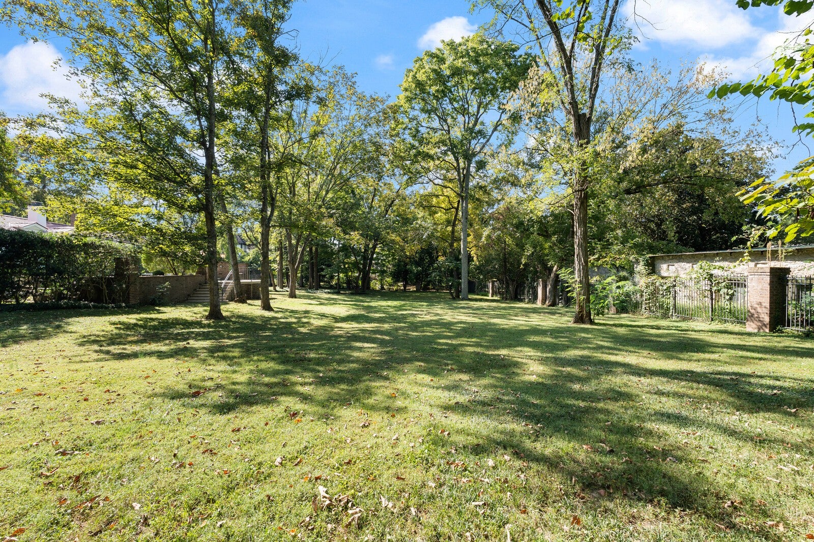 Nashville, Tennessee, 37205, United States, 5 Bedrooms Bedrooms, ,7 BathroomsBathrooms,Residential,Active,1965991