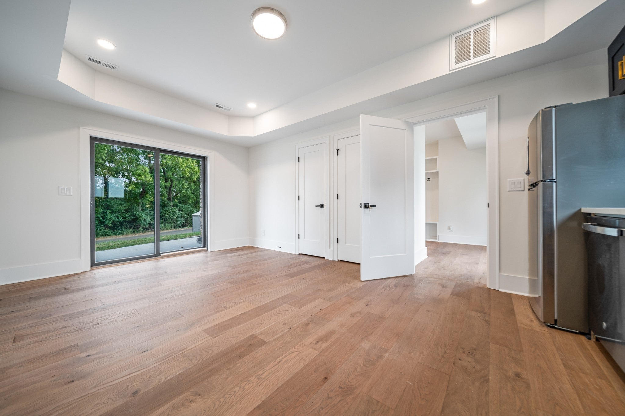 Nashville, Tennessee, 37209, United States, 4 Bedrooms Bedrooms, ,5 BathroomsBathrooms,Residential,Active,2007985