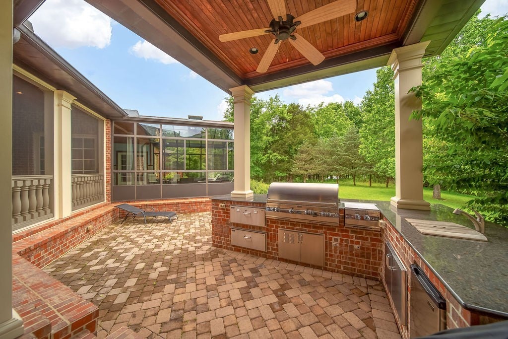 Hendersonville, Tennessee, 37075, United States, 4 Bedrooms Bedrooms, ,4 BathroomsBathrooms,Residential,Active,1936380