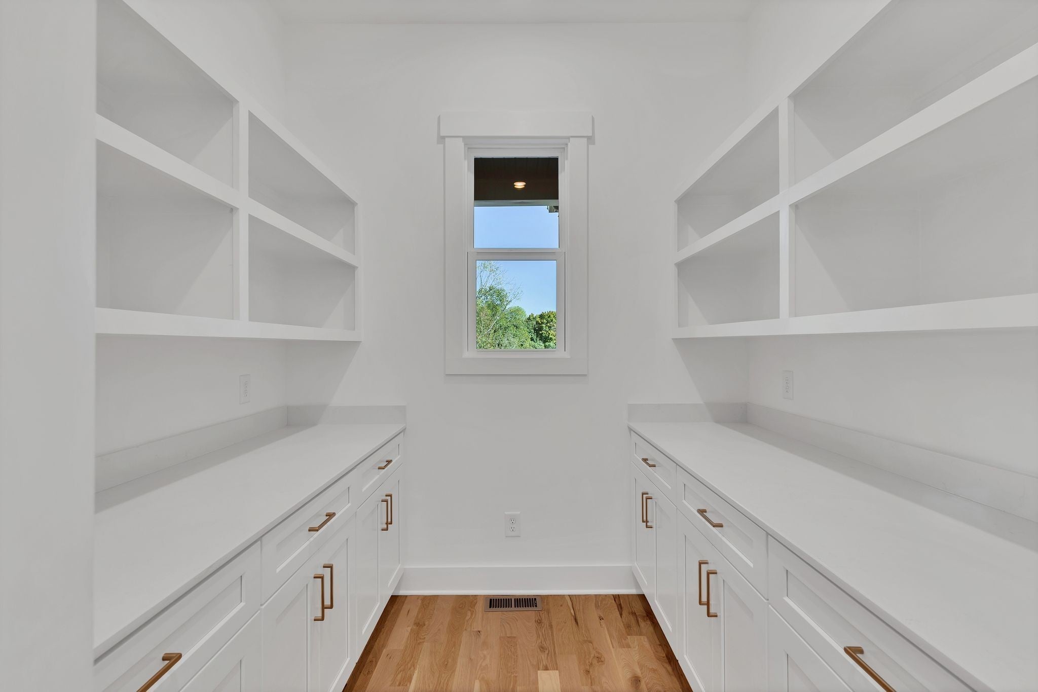 Hendersonville, Tennessee, 37075, United States, 4 Bedrooms Bedrooms, ,4 BathroomsBathrooms,Residential,Active,2011440