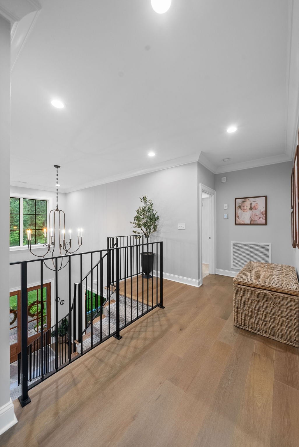 Clarksville, Tennessee, 37043, United States, 7 Bedrooms Bedrooms, ,4 BathroomsBathrooms,Residential,Active,1994960