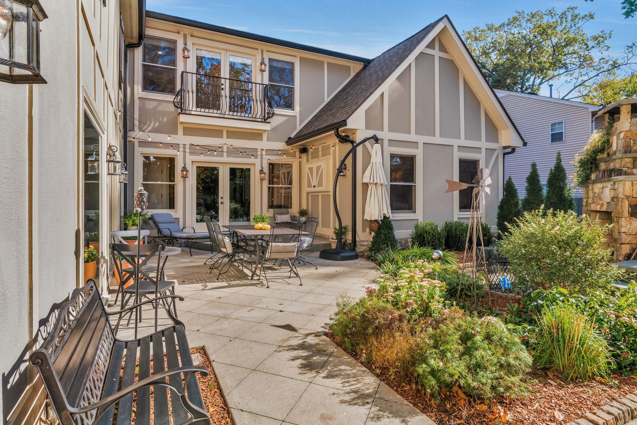 Nashville, Tennessee, 37215, United States, 4 Bedrooms Bedrooms, ,5 BathroomsBathrooms,Residential,Active,1988489