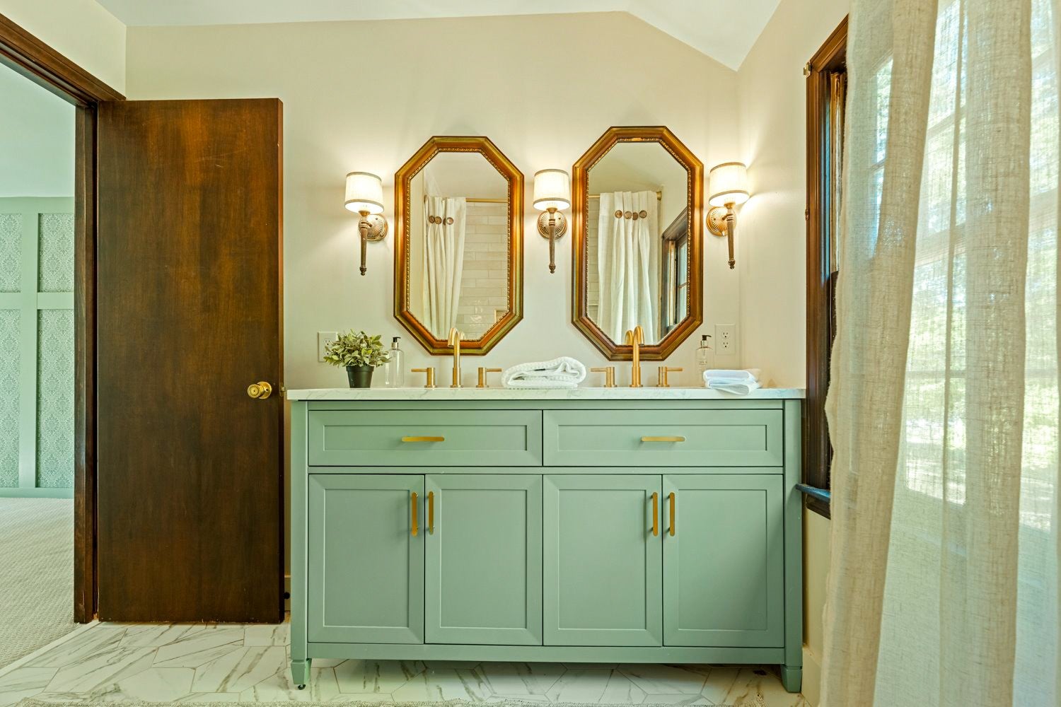 Columbia, Tennessee, 38401, United States, 4 Bedrooms Bedrooms, ,3 BathroomsBathrooms,Residential,Active,1963382