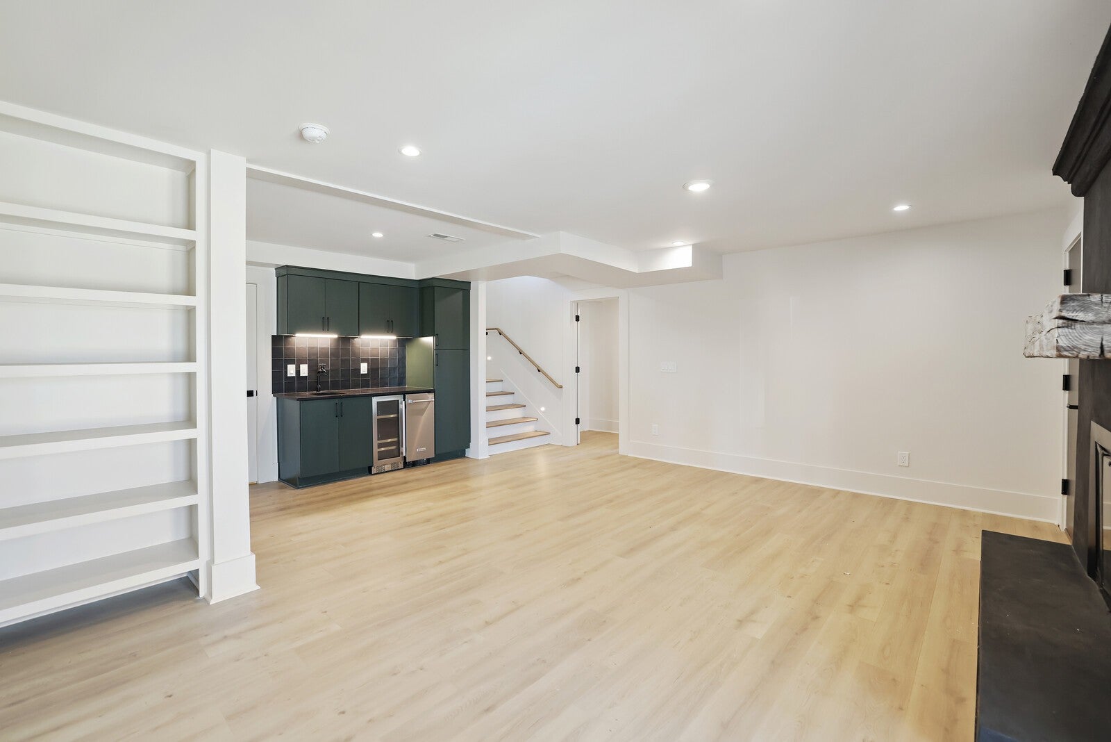 Hendersonville, Tennessee, 37075, United States, 5 Bedrooms Bedrooms, ,5 BathroomsBathrooms,Residential,Active,1988446