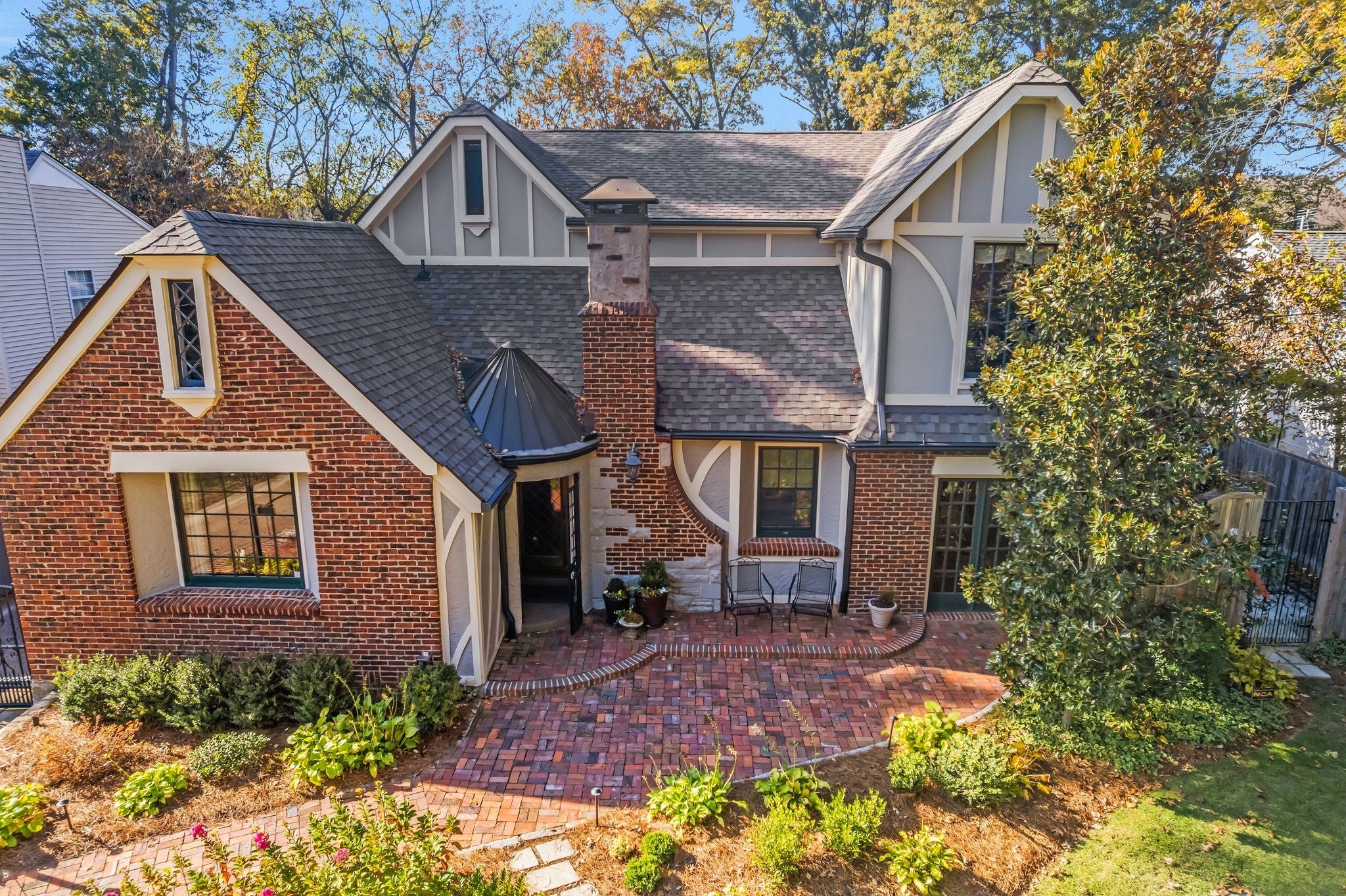 Nashville, Tennessee, 37215, United States, 4 Bedrooms Bedrooms, ,5 BathroomsBathrooms,Residential,Active,1988489