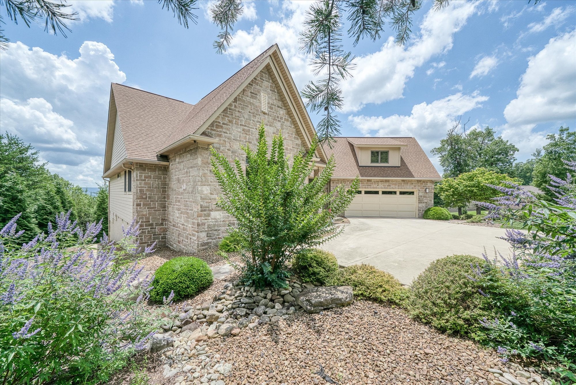 Crossville, Tennessee, 38558, United States, 4 Bedrooms Bedrooms, ,4 BathroomsBathrooms,Residential,Active,1968432