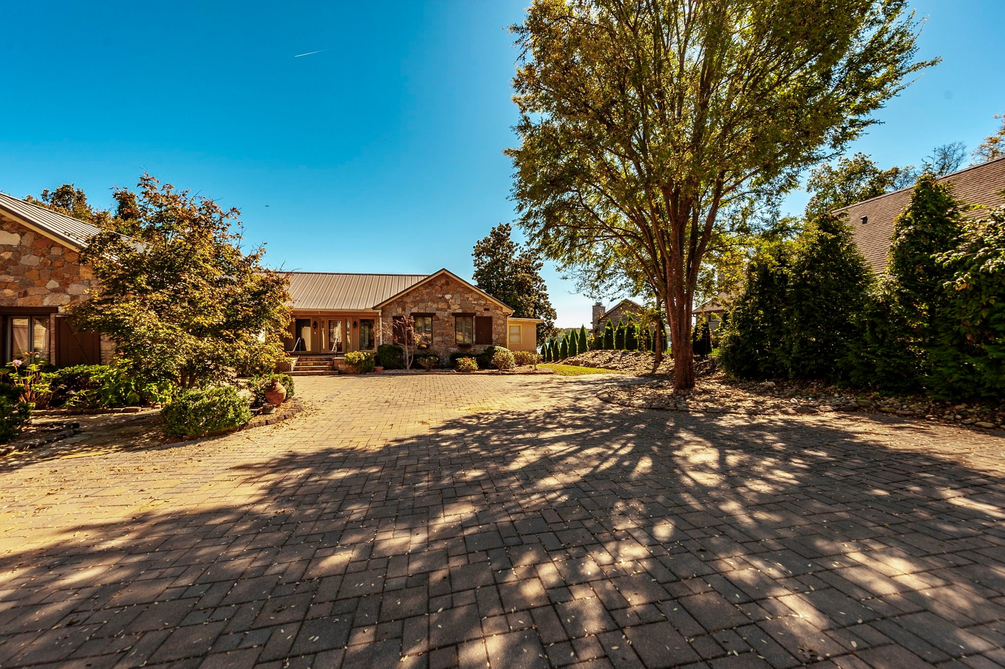 Hendersonville, Tennessee, 37075, United States, 4 Bedrooms Bedrooms, ,4 BathroomsBathrooms,Residential,Active,1959950