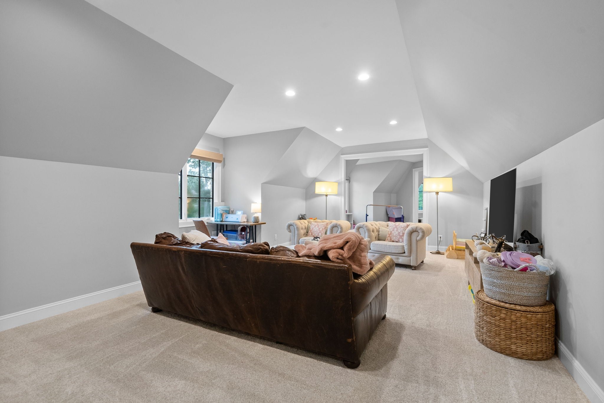 Clarksville, Tennessee, 37043, United States, 7 Bedrooms Bedrooms, ,4 BathroomsBathrooms,Residential,Active,1994960