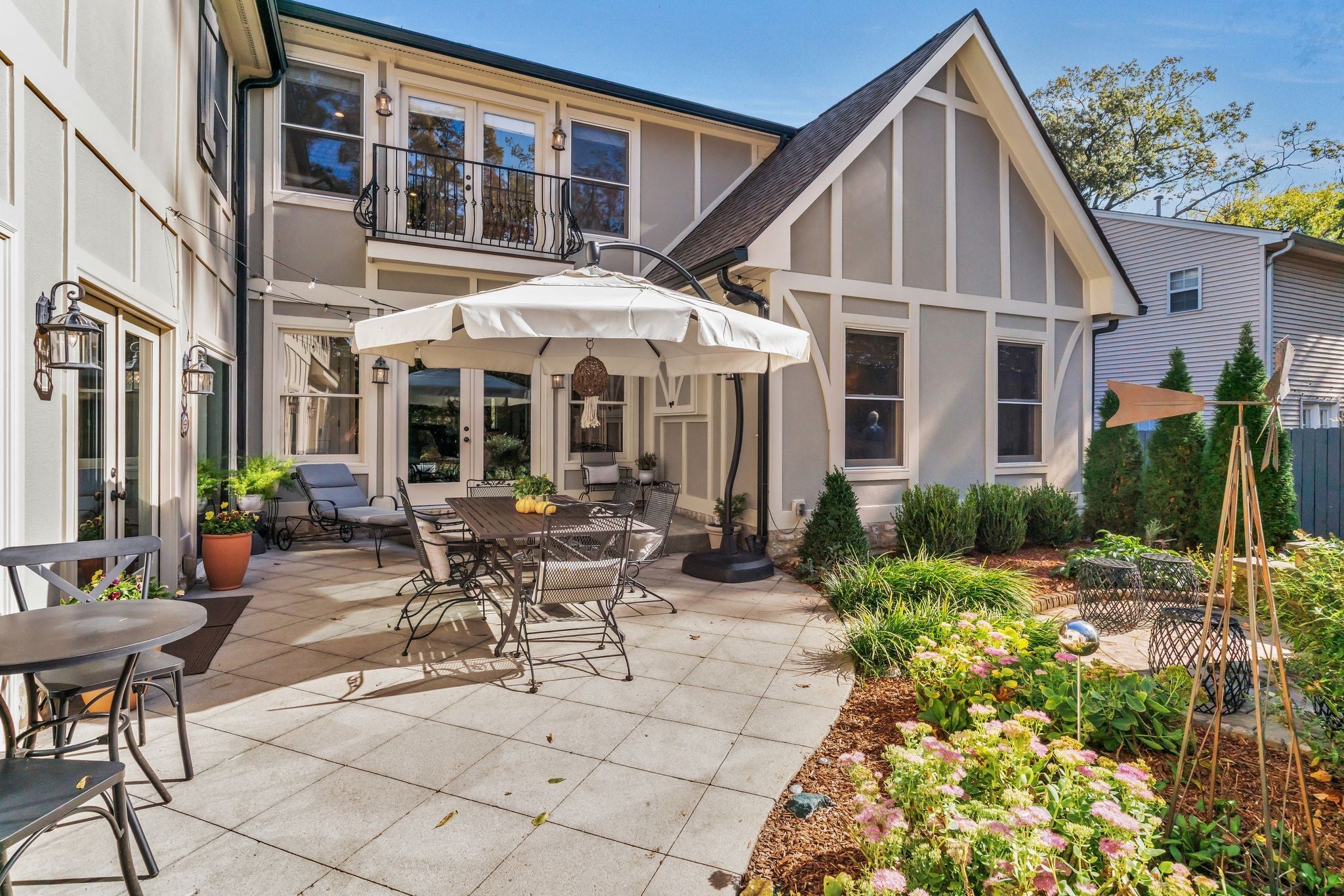 Nashville, Tennessee, 37215, United States, 4 Bedrooms Bedrooms, ,5 BathroomsBathrooms,Residential,Active,1988489