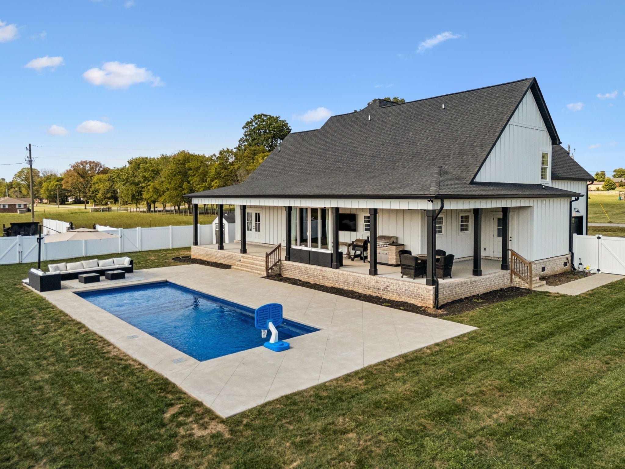 Lebanon, Tennessee, 37090, United States, 3 Bedrooms Bedrooms, ,4 BathroomsBathrooms,Residential,Active,2006888