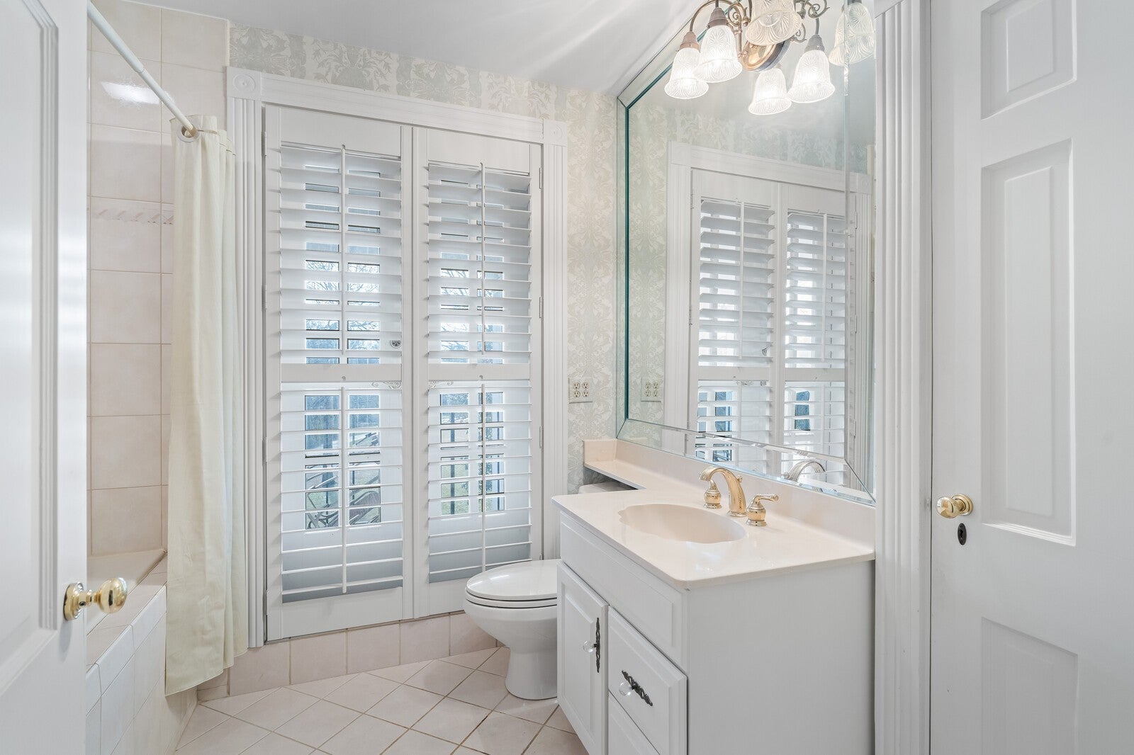 Nashville, Tennessee, 37215, United States, 4 Bedrooms Bedrooms, ,3 BathroomsBathrooms,Residential,Active,1997588