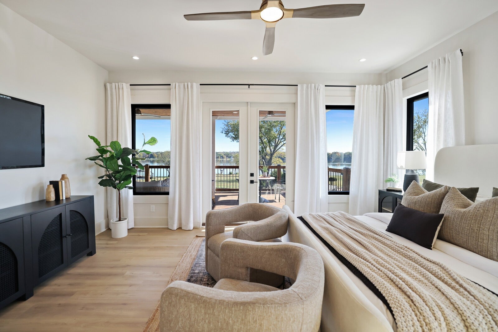 Hendersonville, Tennessee, 37075, United States, 5 Bedrooms Bedrooms, ,5 BathroomsBathrooms,Residential,Active,1988446