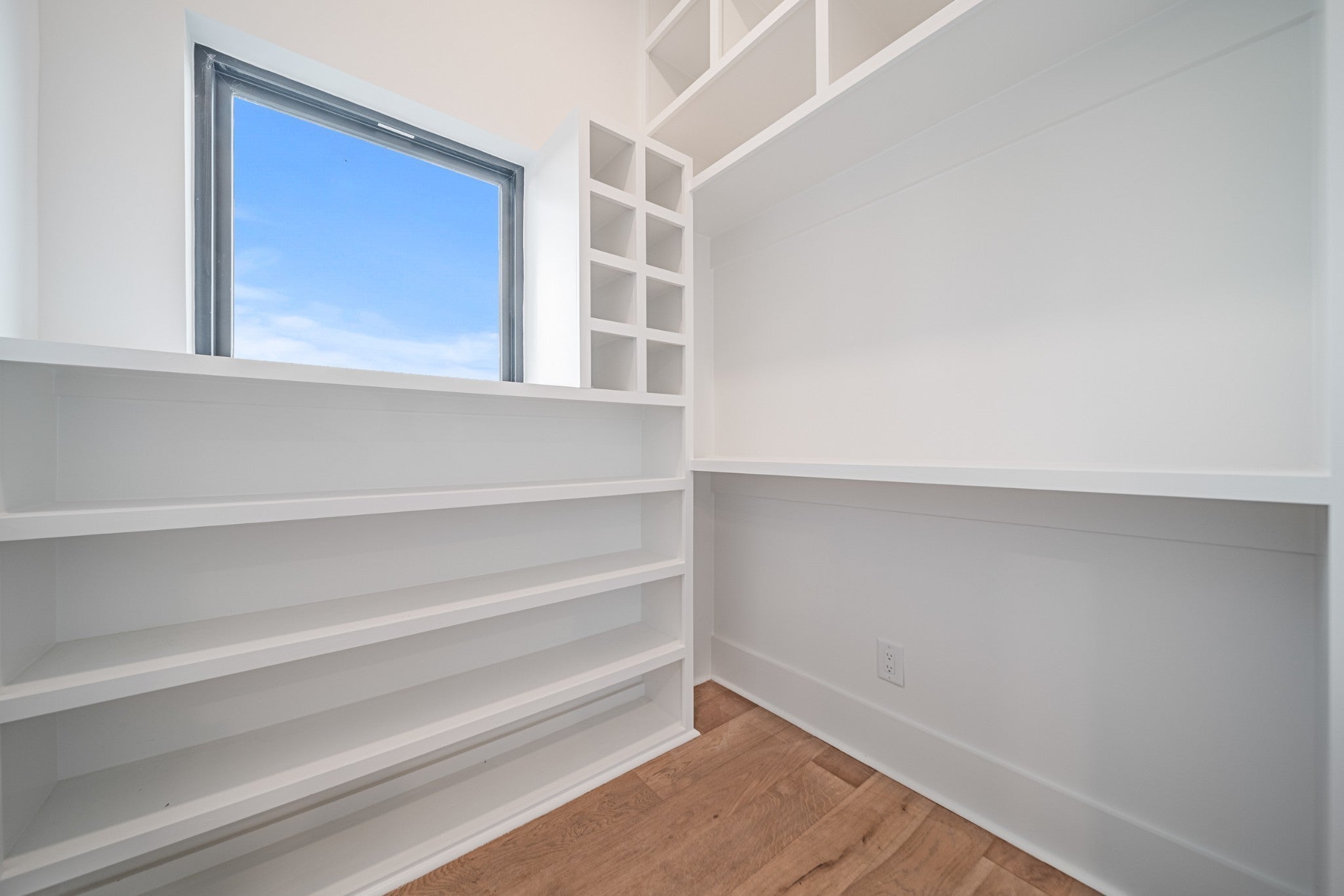 Nashville, Tennessee, 37209, United States, 4 Bedrooms Bedrooms, ,5 BathroomsBathrooms,Residential,Active,2007985