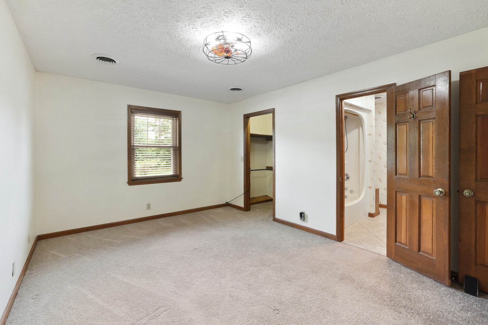 Goodlettsville, Tennessee, 37072, United States, 4 Bedrooms Bedrooms, ,4 BathroomsBathrooms,Residential,Active,1853351