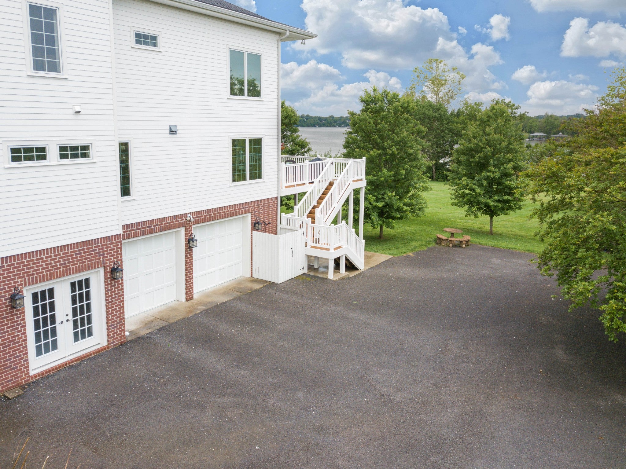 Gallatin, Tennessee, 37066, United States, 4 Bedrooms Bedrooms, ,5 BathroomsBathrooms,Residential,Active,1986918