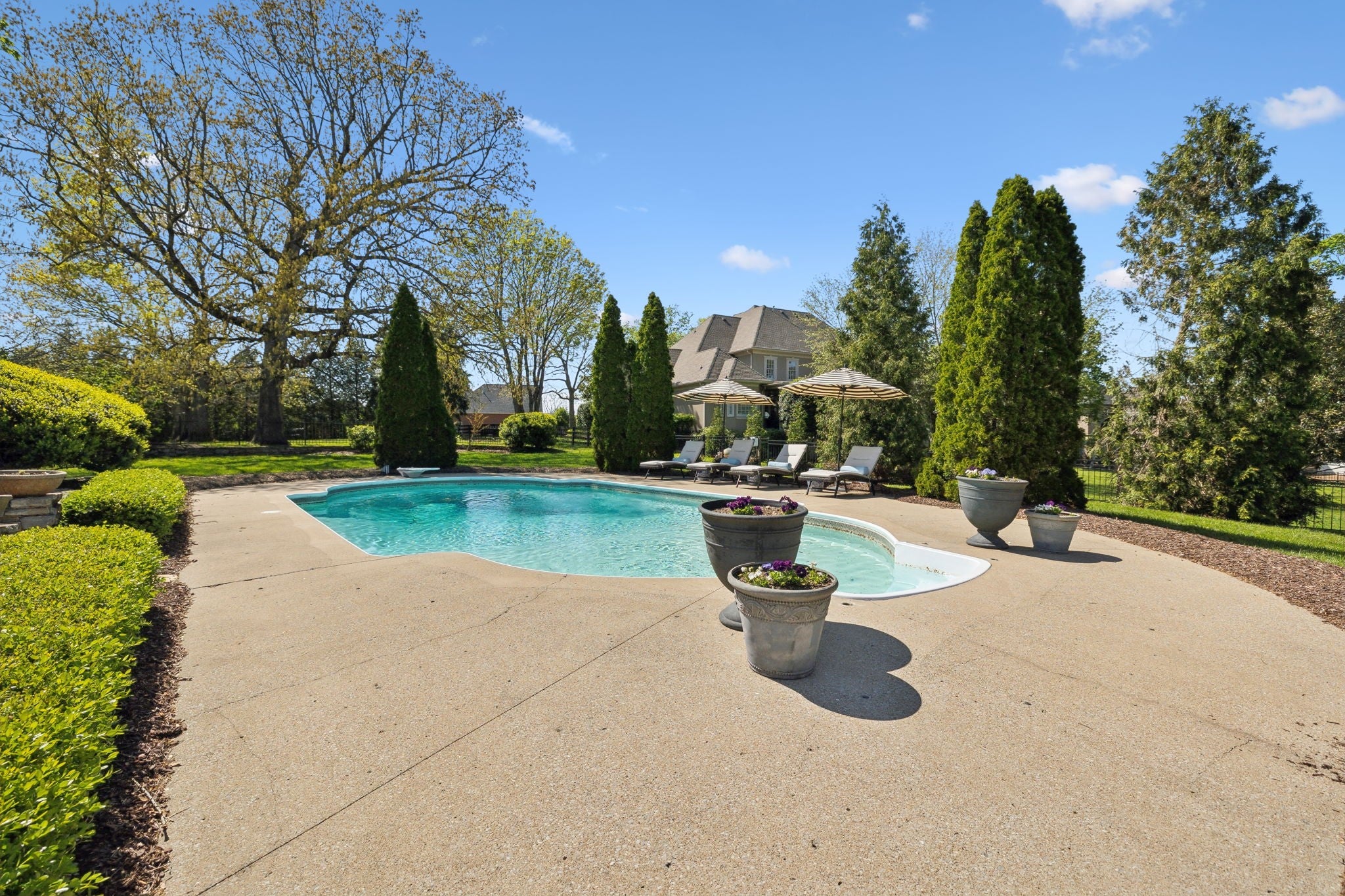 Hendersonville, Tennessee, 37075, United States, 4 Bedrooms Bedrooms, ,4 BathroomsBathrooms,Residential,Active,1889035