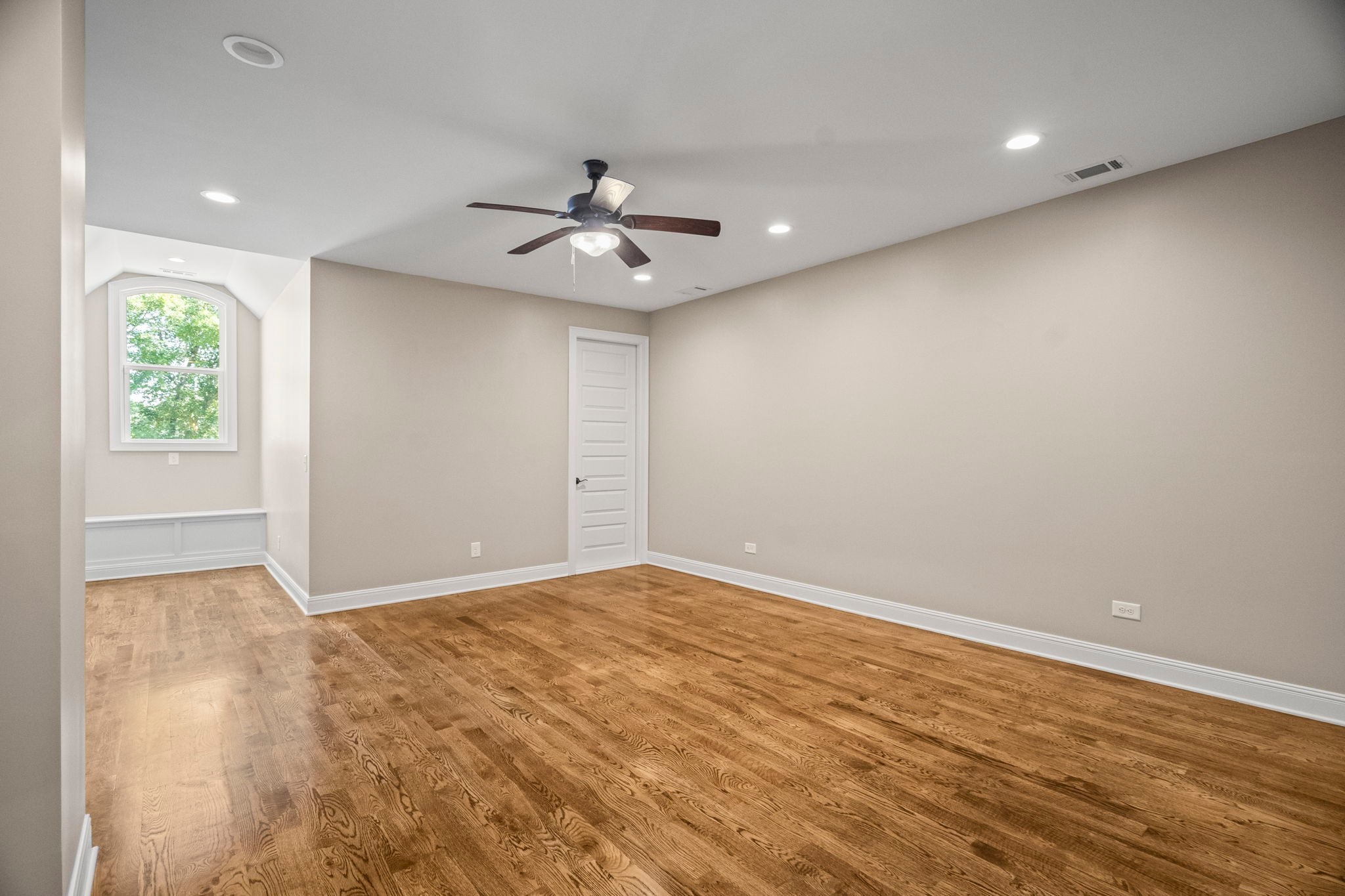 Cross Plains, Tennessee, 37049, United States, 5 Bedrooms Bedrooms, ,6 BathroomsBathrooms,Residential,Active,1919379